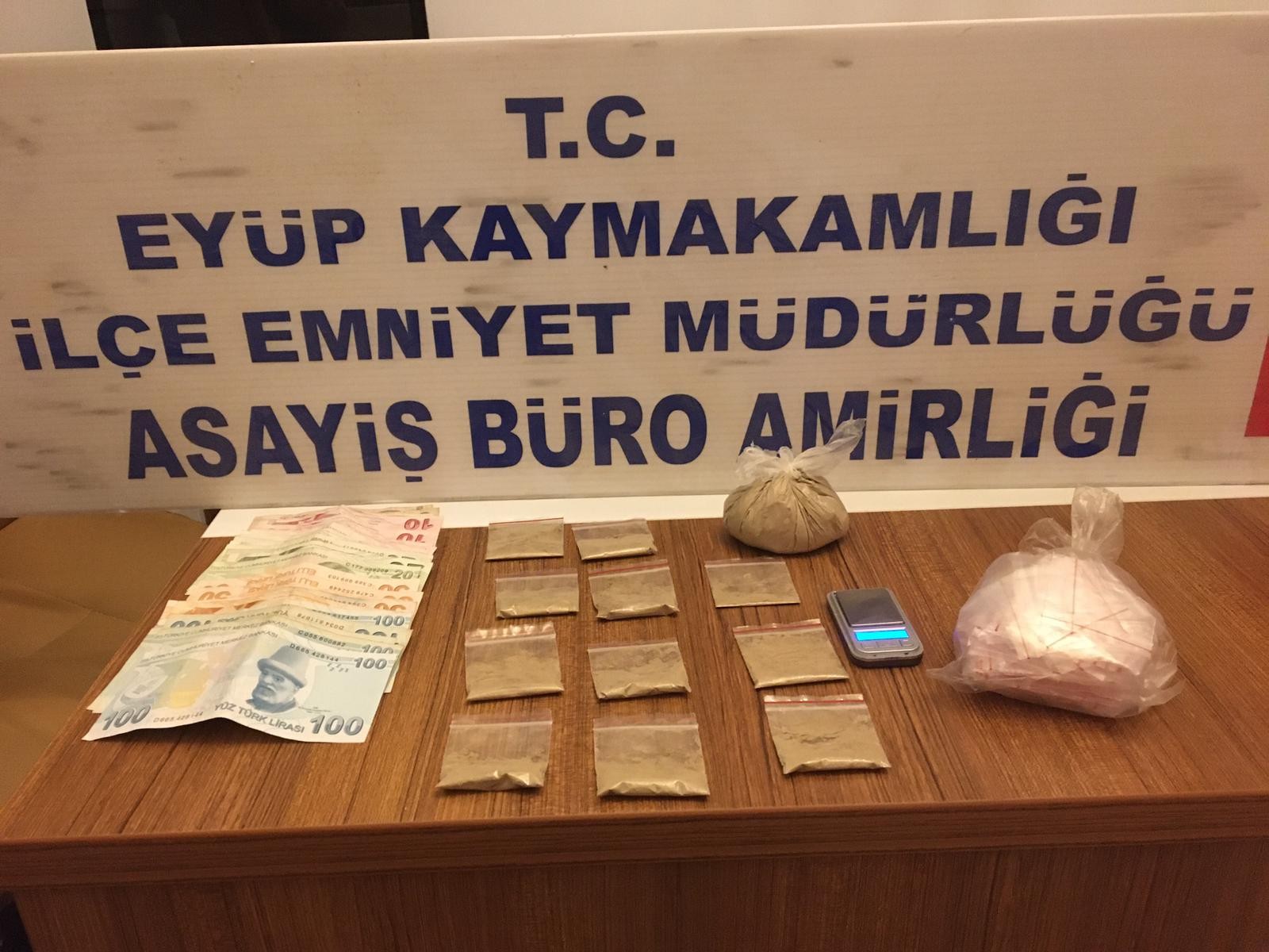 Uzun süredir aranıyordu! Sürekli kılık değiştiren uyuşturucu satıcısı yakalandı