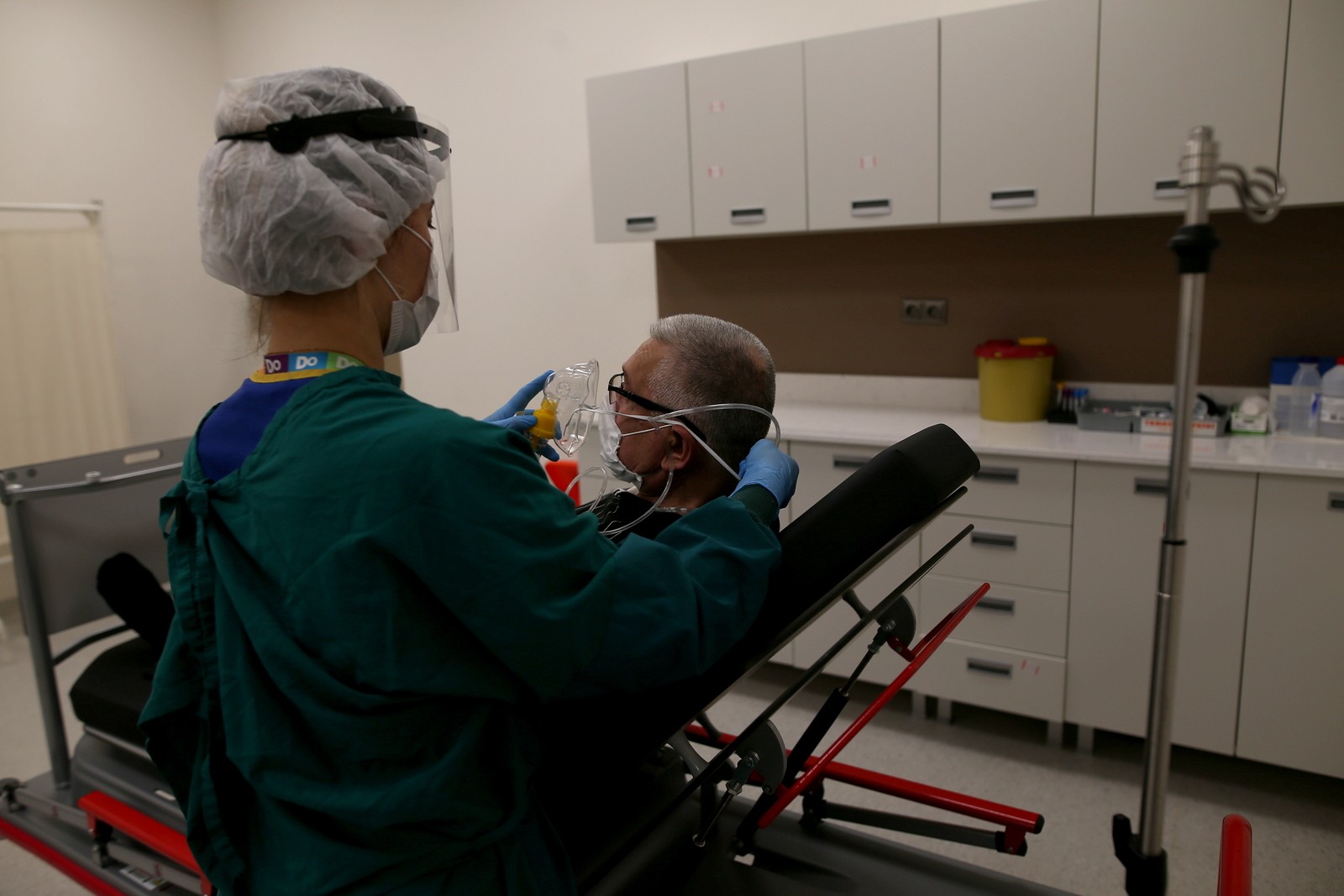 Covid-19'la mücadelenin kahramanlarının buruk bayramı