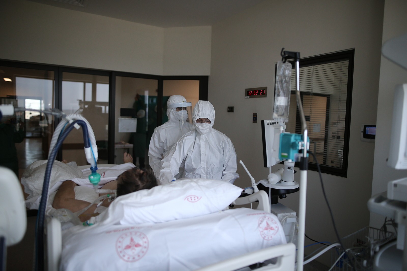 Covid-19'la mücadelenin kahramanlarının buruk bayramı