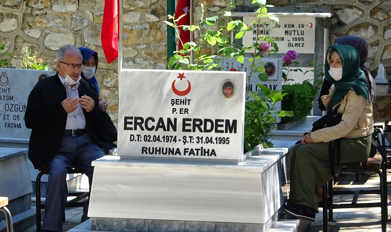 Şehitlikte hüzünlü bayram