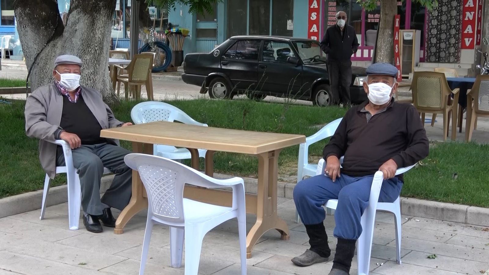 Koronavirüs bu ilçeye uğramadı! Kurallara harfiyen uydular