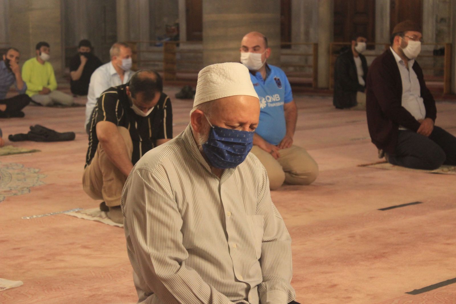 3 ay sonra camiye kavuşan vatandaşlar duygu dolu anlar yaşadı