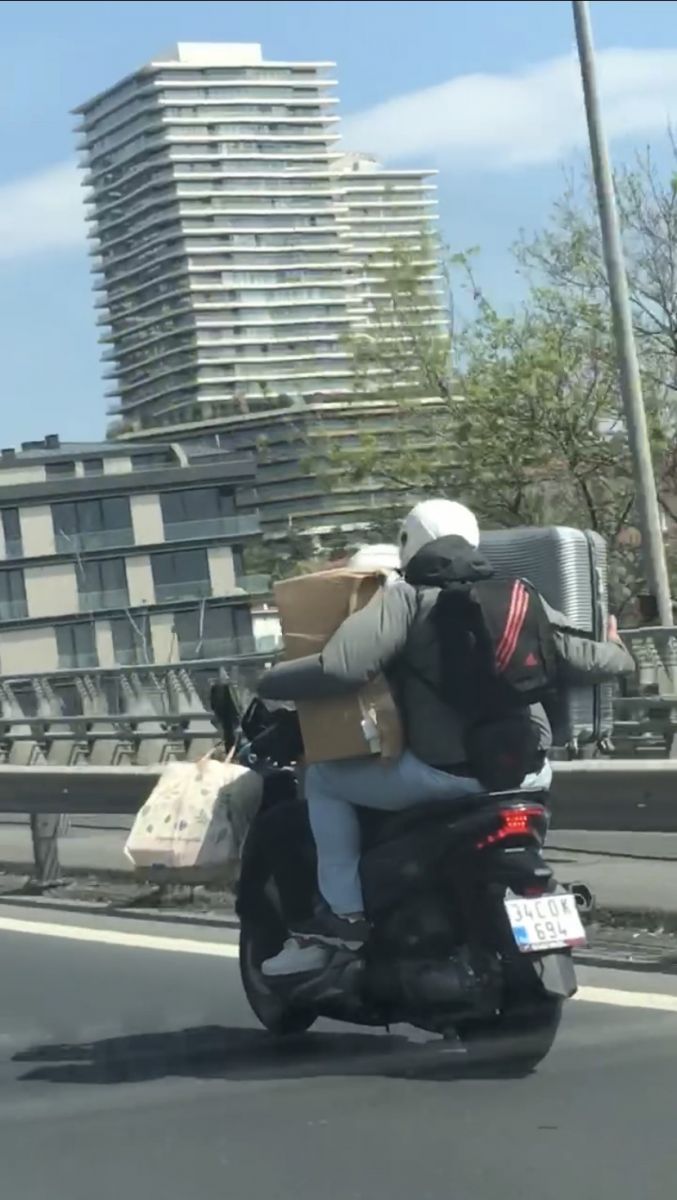 İstanbul trafiğinde pes dedirten tehlikeli yolculuk