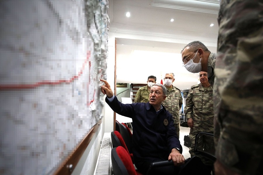 Bakan Akar ve komutanlardan yoğun mesai