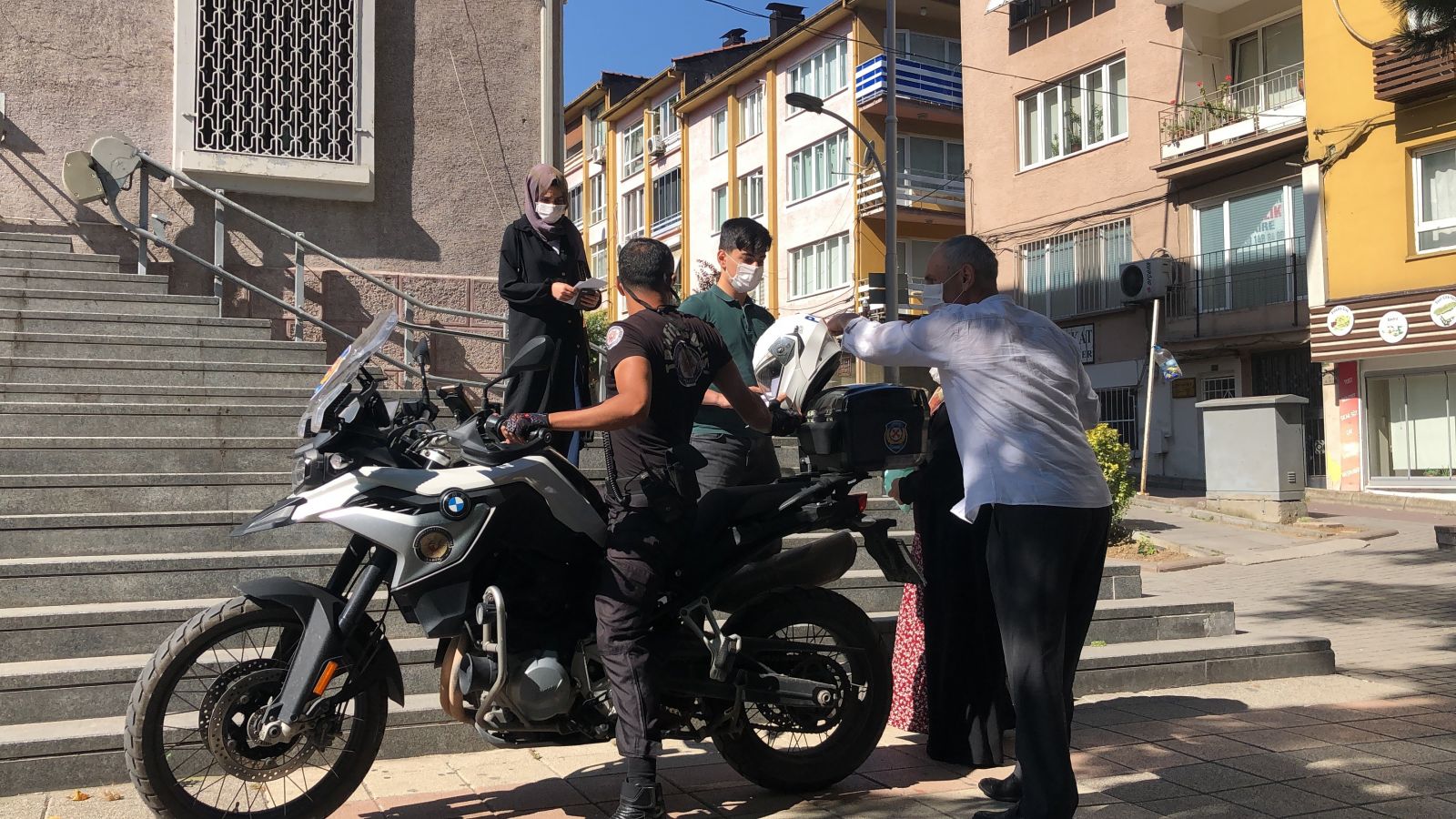 Kimliğini unuttu, polis sınava böyle yetiştirdi!