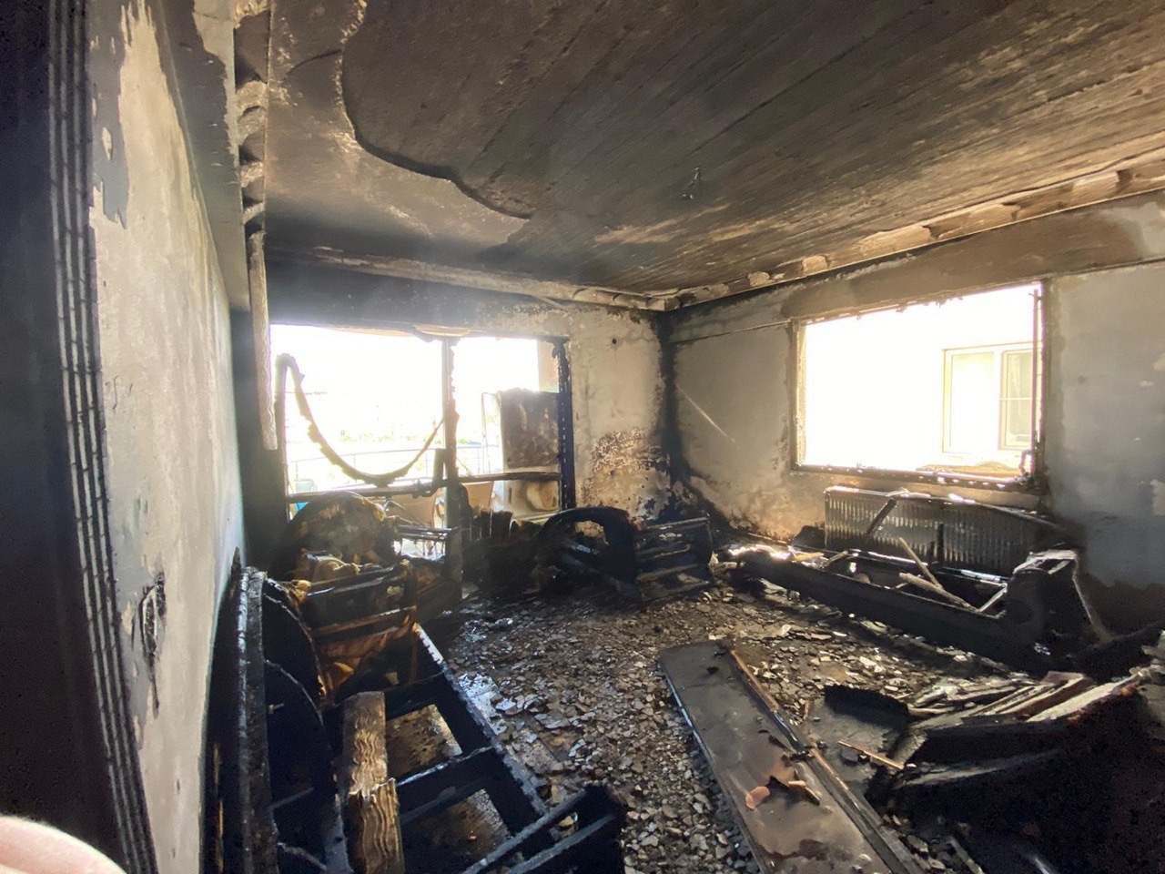 Apartmanda korku dolu anlar! Alevler bir anda evi sardı