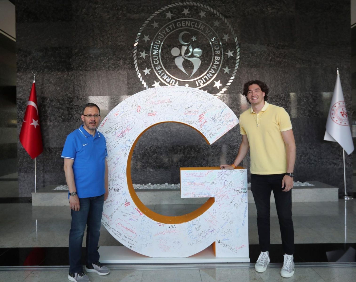 Bakan Kasapoğlu’nun konuğu NBA'in yükselen yıldızı Cedi Osman