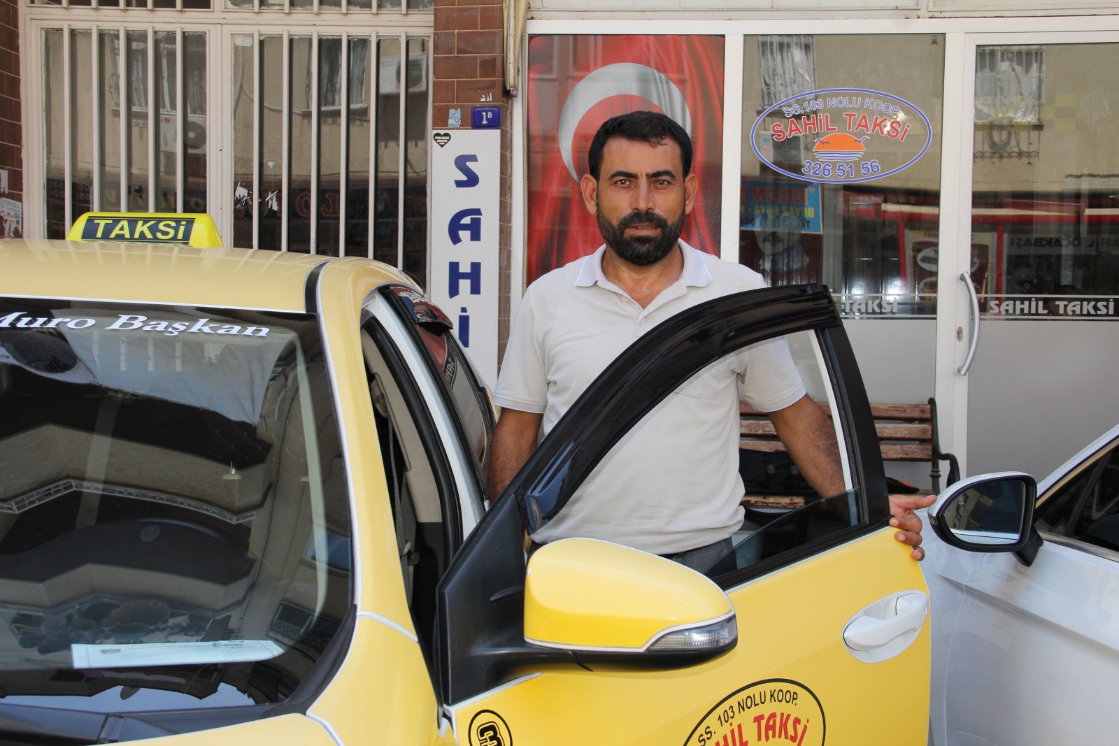 15 Temmuz gecesi nöbet tuttu, şimdi şehit ailelerine ücretsiz hizmet veriyor