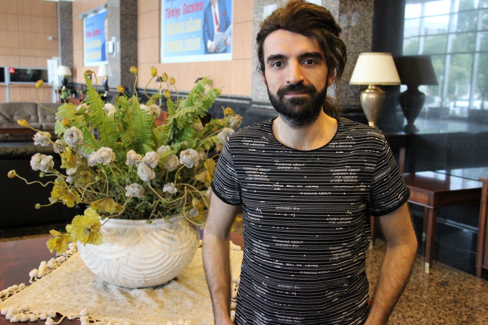 Film çekti, vizyona girmeden satılığa çıkardı