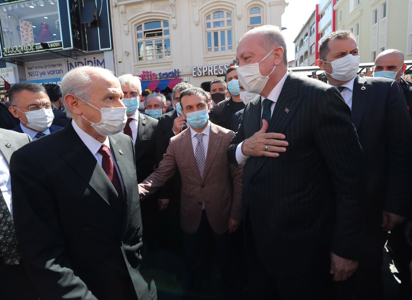 Cumhurbaşkanı Erdoğan, Fatih'te bir kafede oturdu Cumhurbaşkanı Erdoğan, Fatih'te bir kafede oturdu