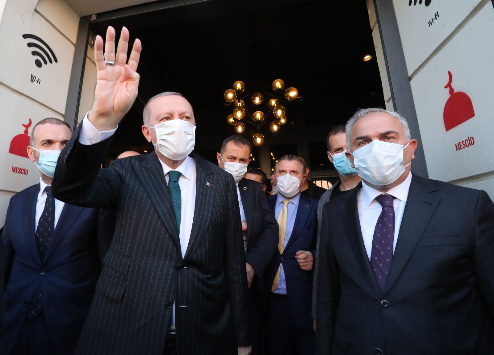 Cumhurbaşkanı Erdoğan, Fatih'te bir kafede oturdu Cumhurbaşkanı Erdoğan, Fatih'te bir kafede oturdu