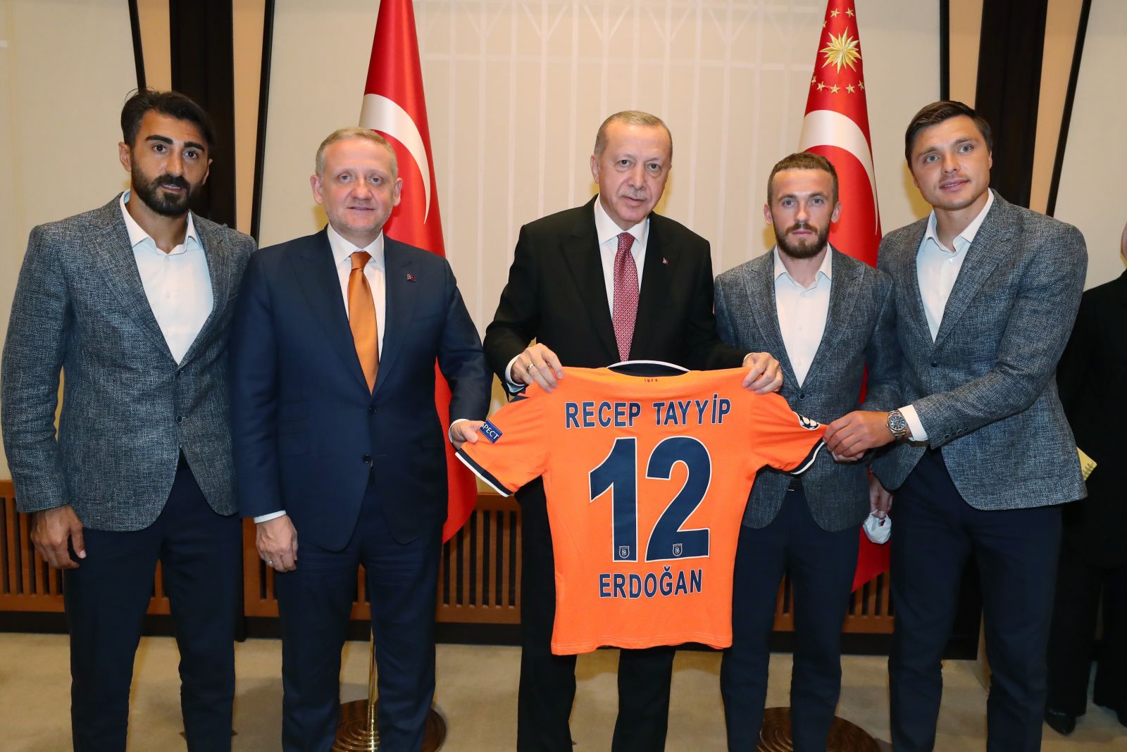 Cumhurbaşkanı Erdoğan, şampiyon Başakşehir'i kabul etti