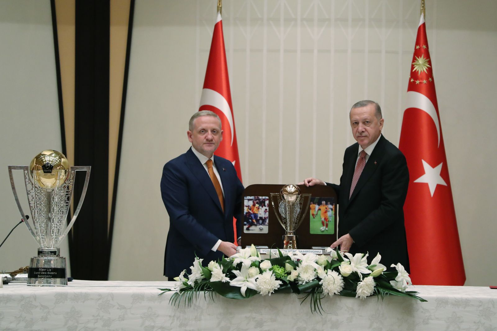 Cumhurbaşkanı Erdoğan, şampiyon Başakşehir'i kabul etti