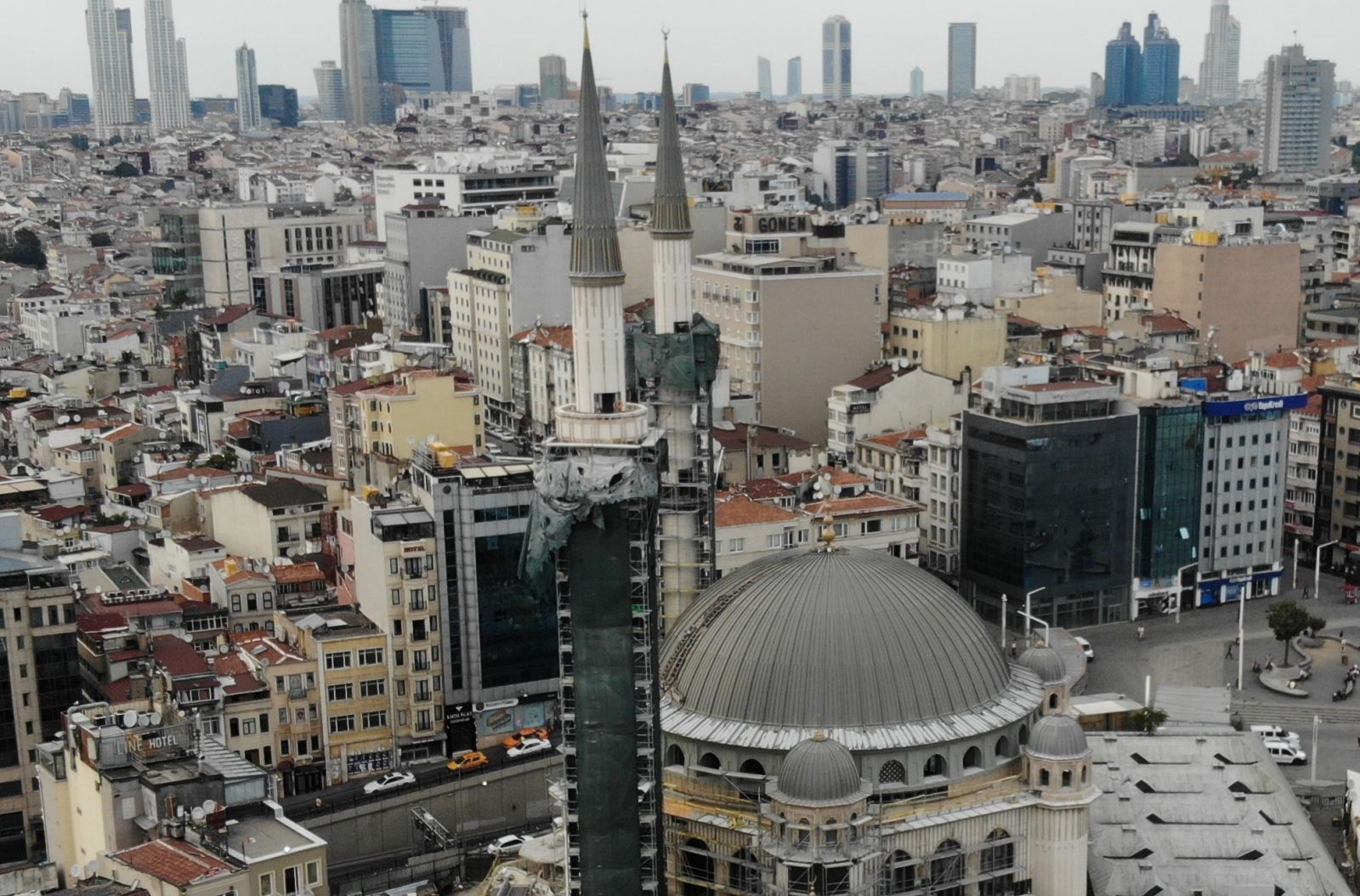 Taksim Camii'nin şerefesi göründü