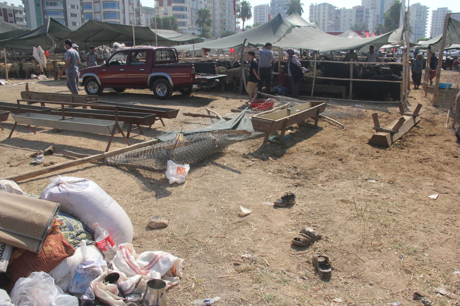 Kurban pazarında yer kavgası: 2 ağır yaralı Kurban pazarında yer kavgası: 2 ağır yaralı