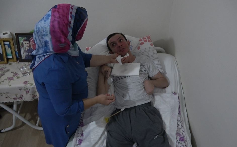 23 yaşında ama, yeni doğmuş bebek gibi