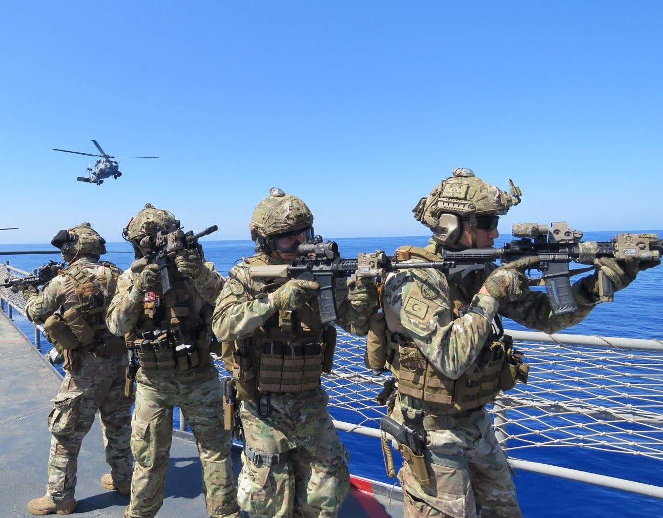 Türk Silahlı Kuvvetleri bağlısı fırkateynler ve görevli personel Orta Akdeniz'de eğitim yaptı