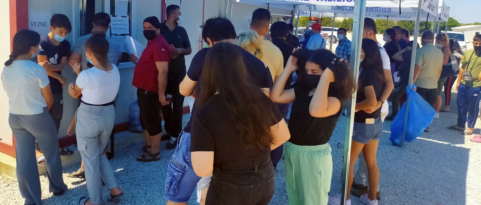 Gurbetçilerin PCR testi yoğunluğu: Sosyal mesafe ve maske kuralı hiçe sayıldı