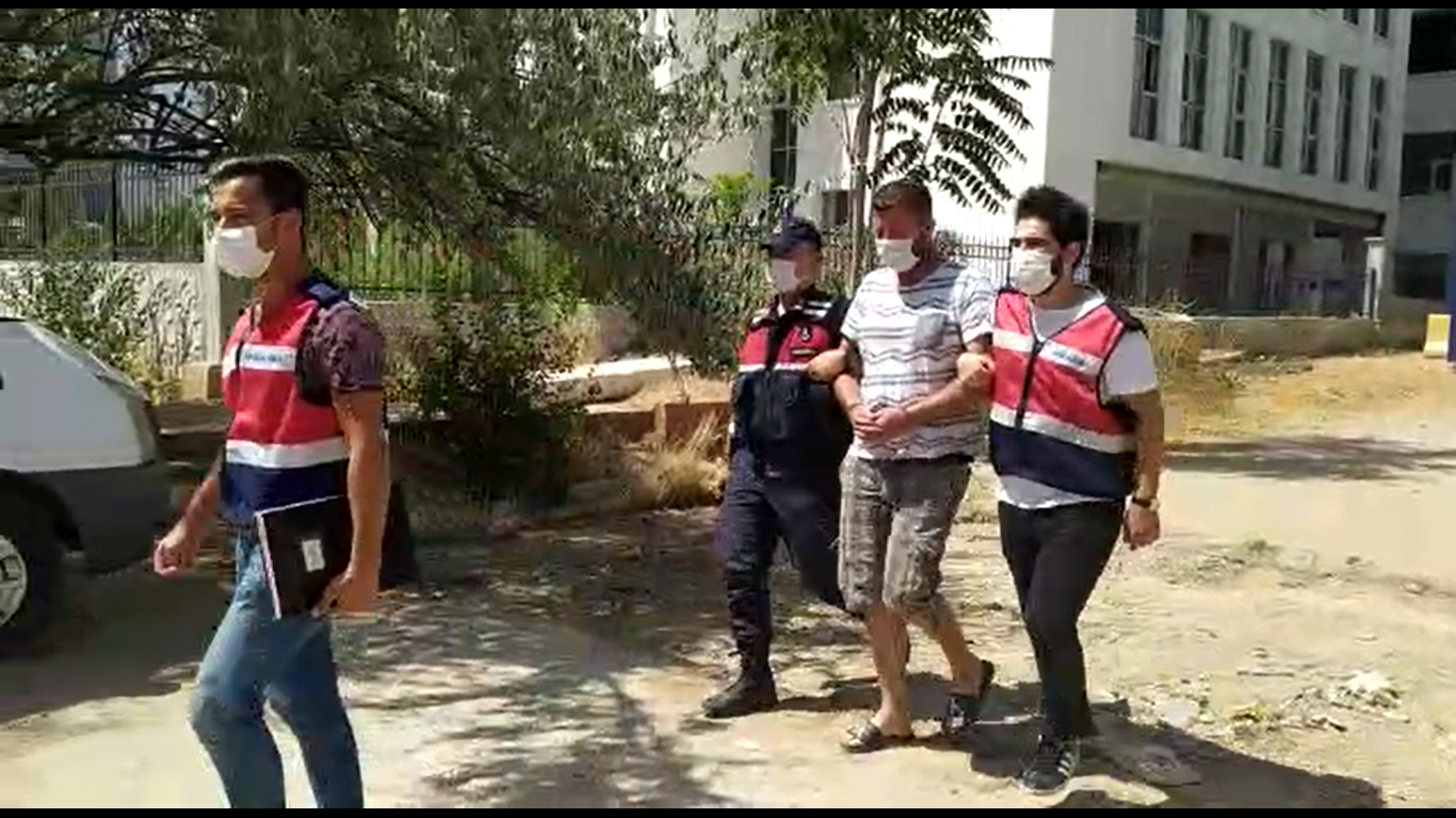 Çektiği fotoğraftaki mandal yakalanmasına neden oldu