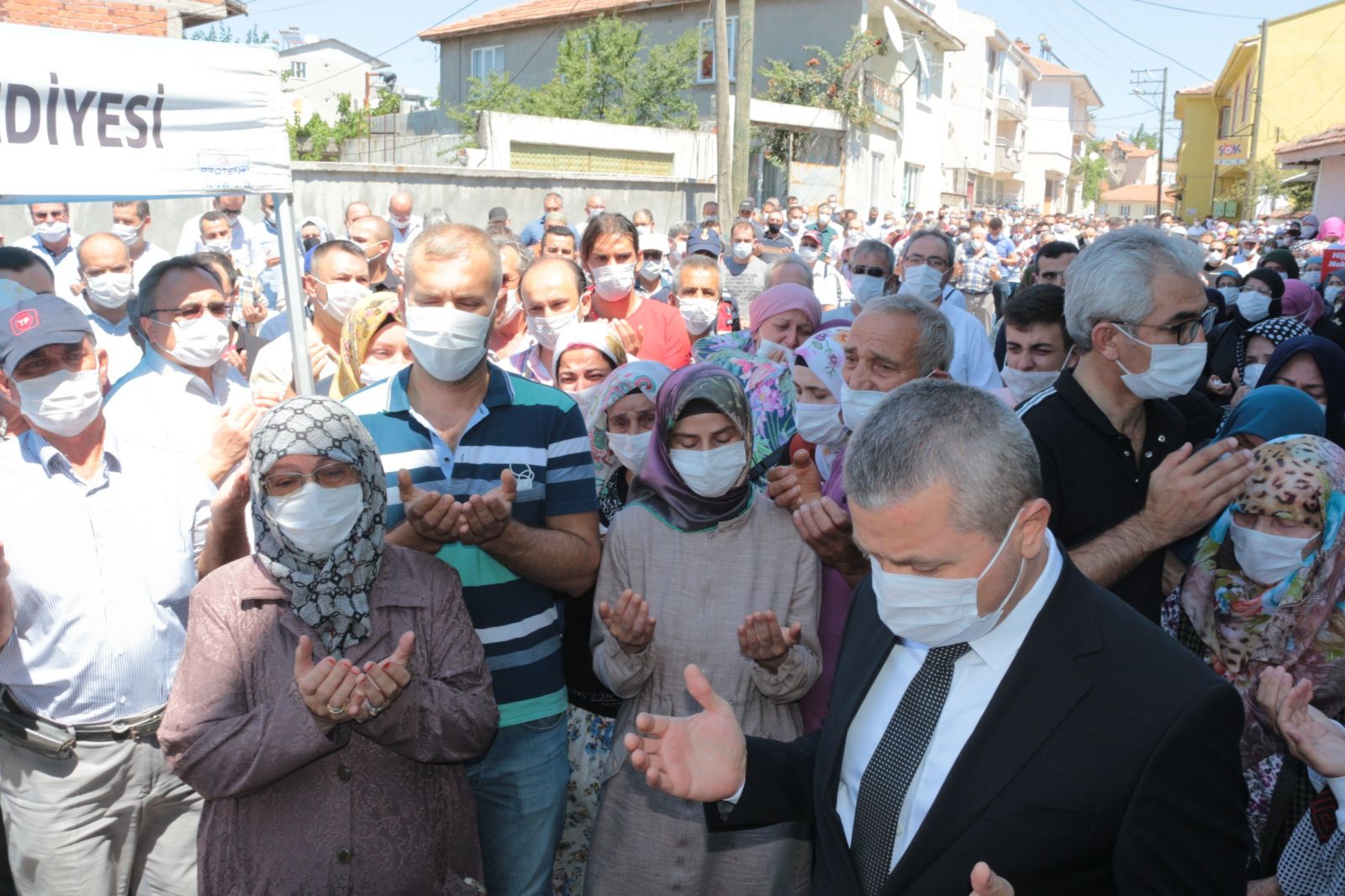 Balıkesir minik kardeşlere ağladı Balıkesir minik kardeşlere ağladı