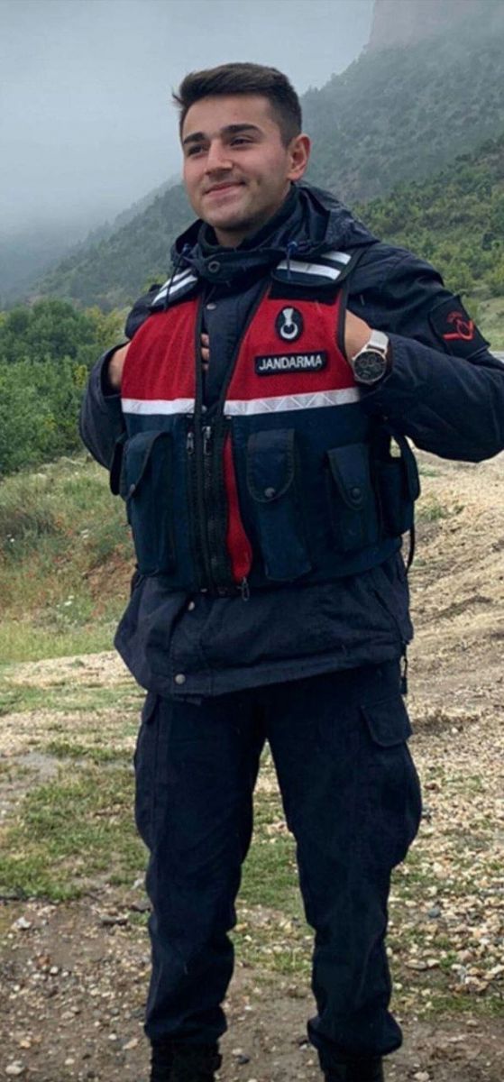 Otomobiliyle ırmağa yuvarlanan uzman onbaşı hayatını kaybetti Otomobiliyle ırmağa yuvarlanan uzman onbaşı hayatını kaybetti