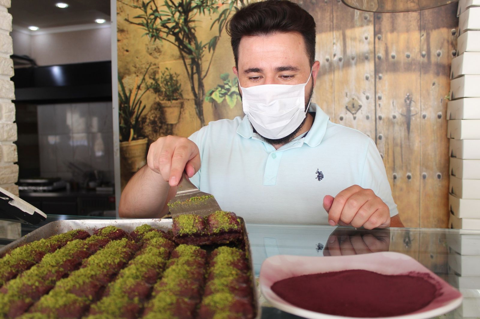 Mor ekmekten sonra mor baklava