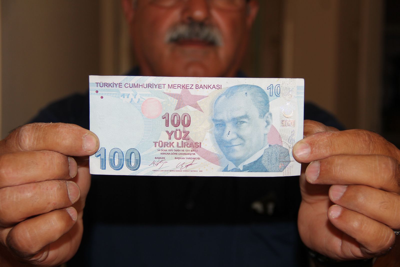 Hatalı basım 100 lirayı satışa çıkardı!