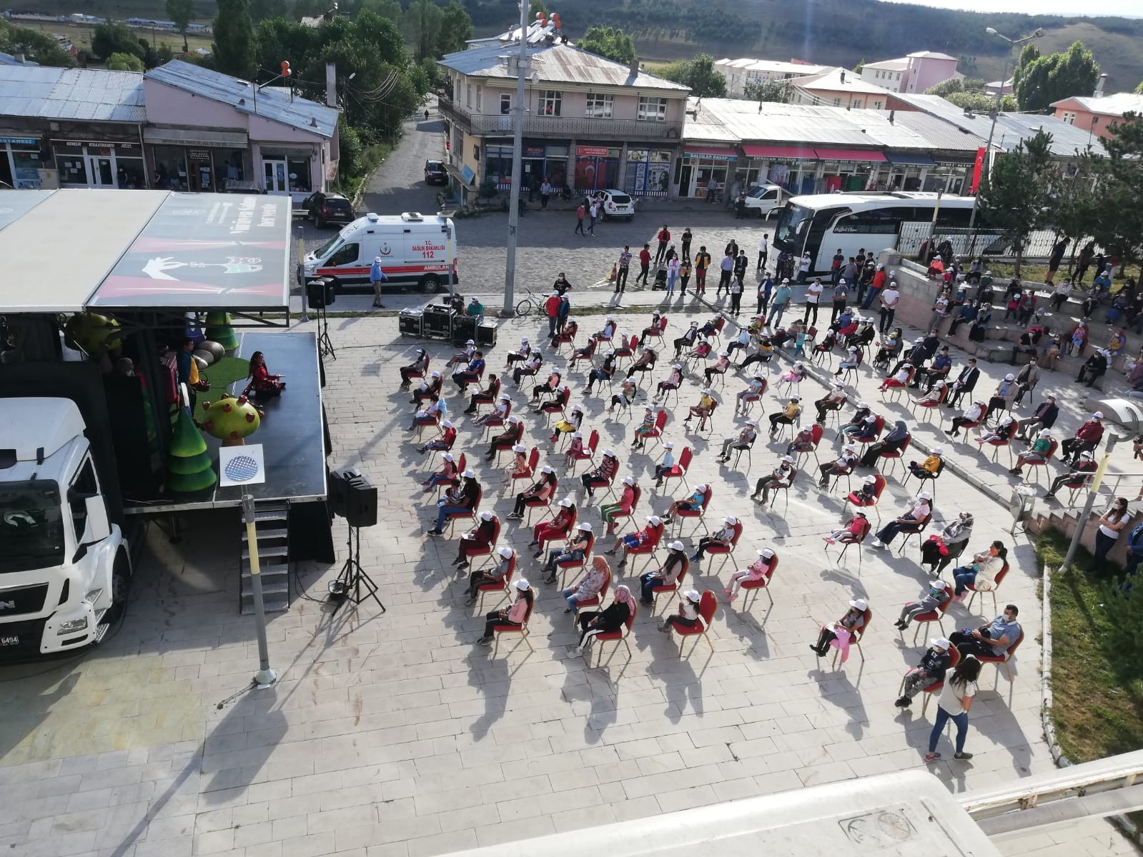 Yeni tiyatro sezonuna erken merhaba! İlk biletler satışa çıktı
