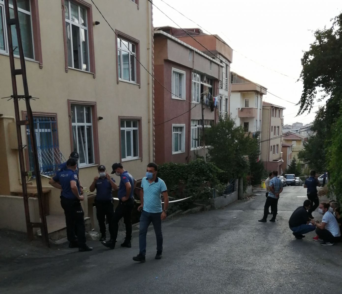 Pendik'te yangın: İki kardeşten biri öldü, diğeri ağır yaralandı