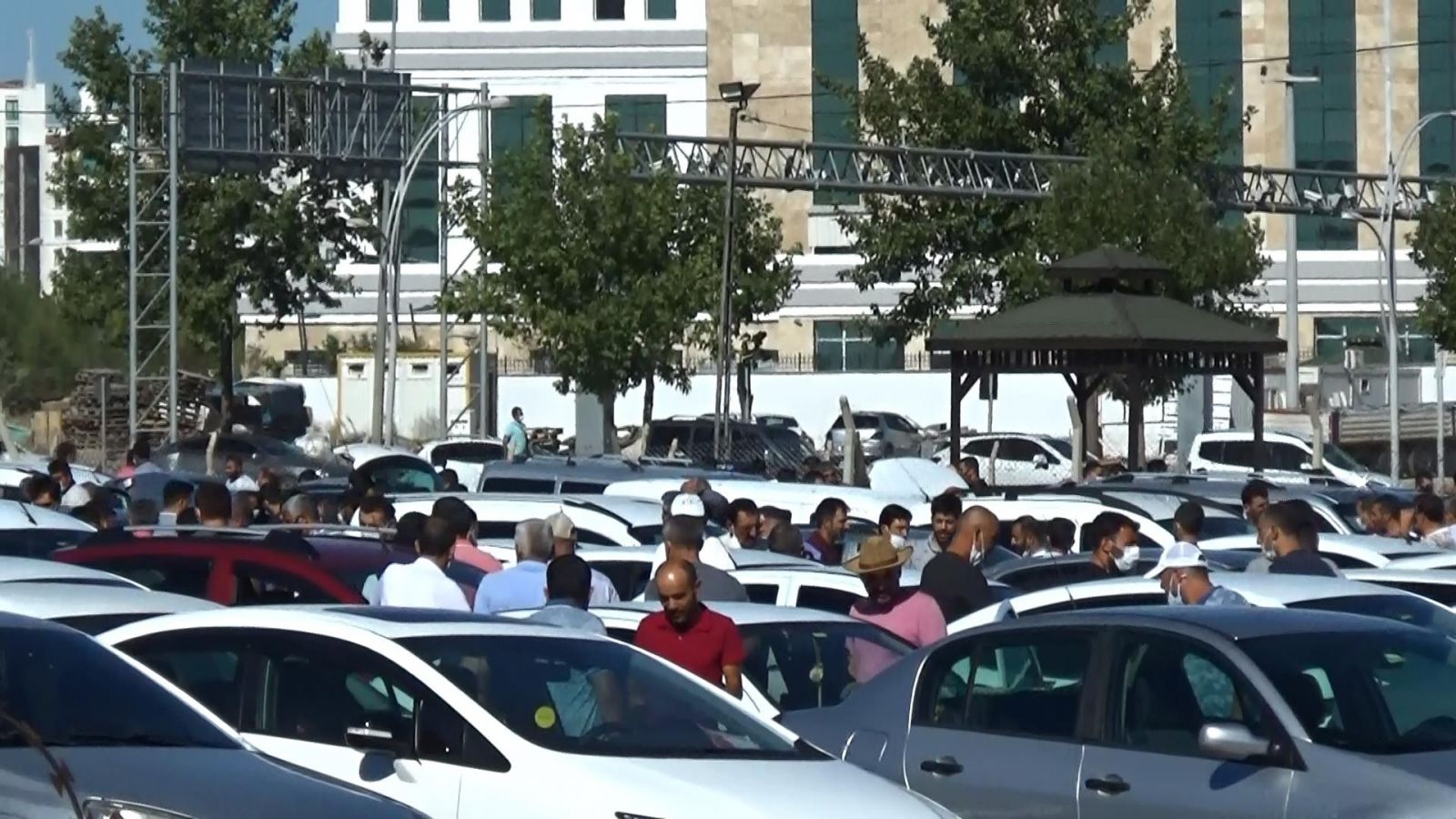 İkinci el oto pazarında 'koronavirüs pazarlığı'