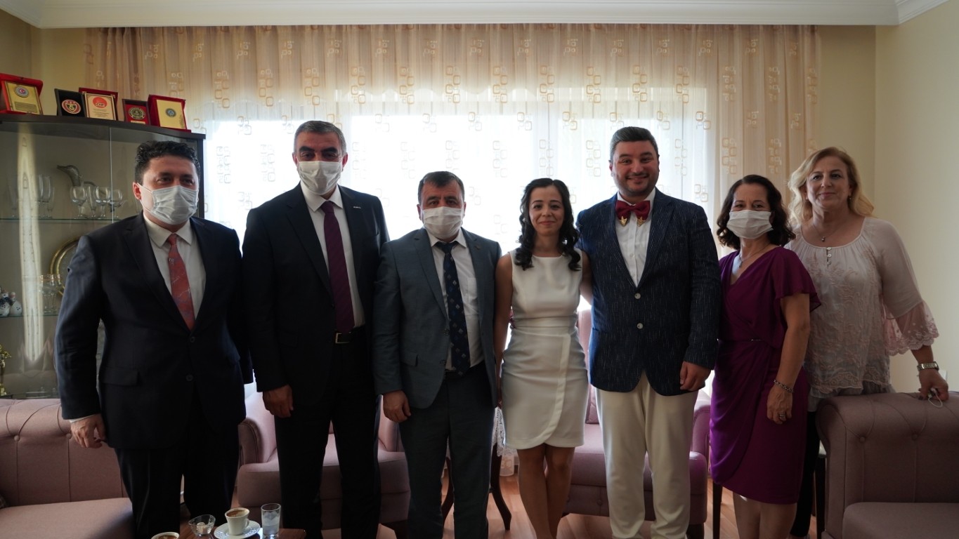 AK Partili başkan CHP'li başkandan kız istedi