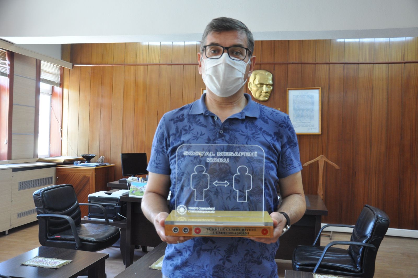 Öğrenciler yaptıkları sosyal mesafe cihazını Cumhurbaşkanı Erdoğan'a hediye edecek