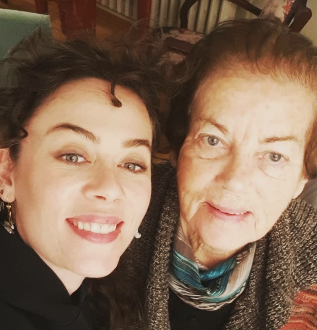 Ünlü oyuncu Demet Evgar'ın acı günü