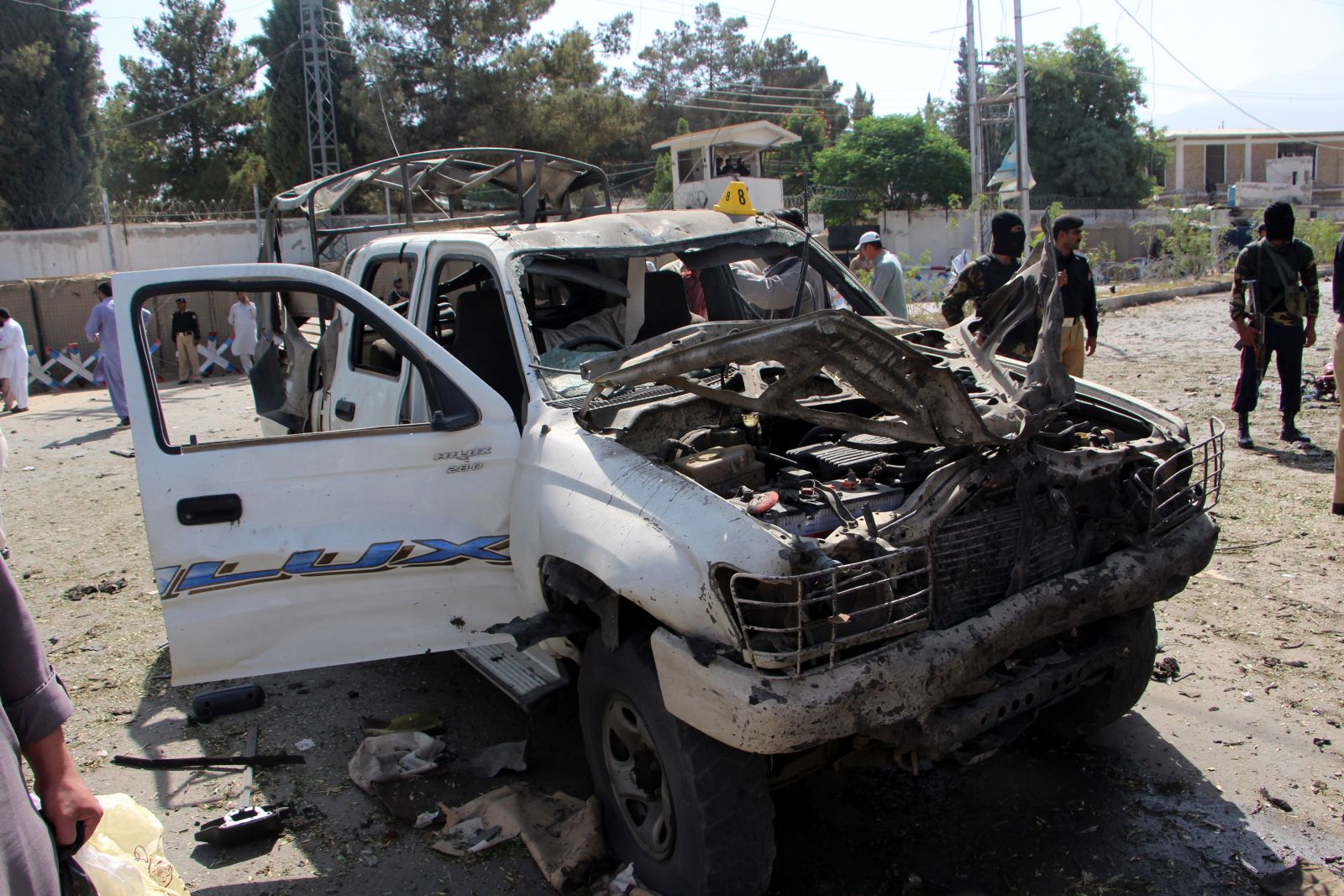 Pakistan’da bombalı saldırı: Çok sayıda ölü var