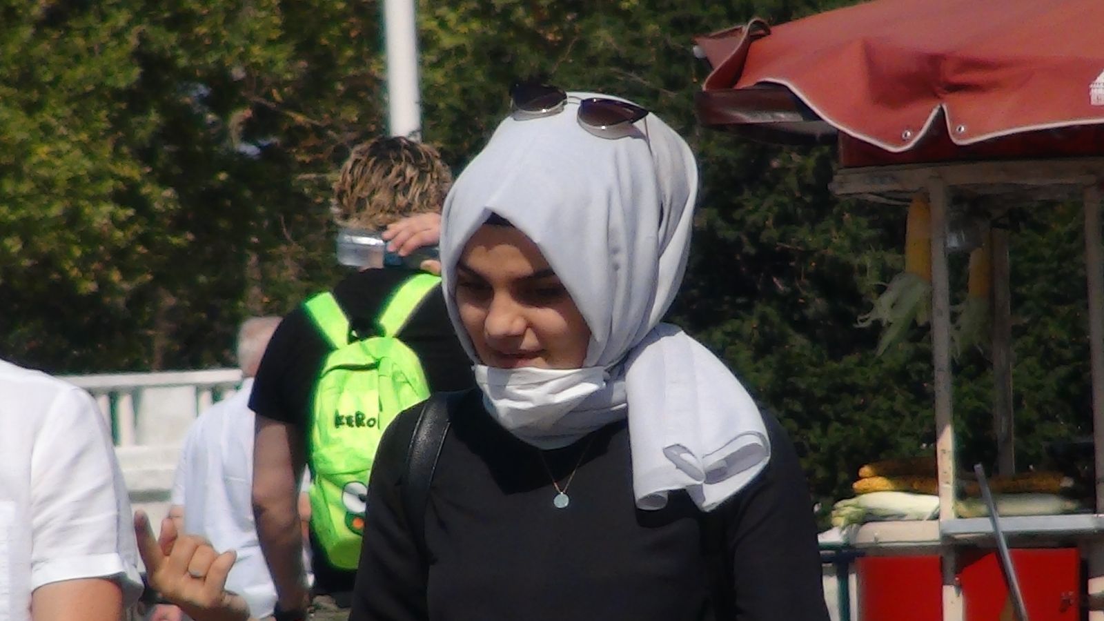 İstiklal Caddesi'nde maske ve sosyal mesafe denetimi