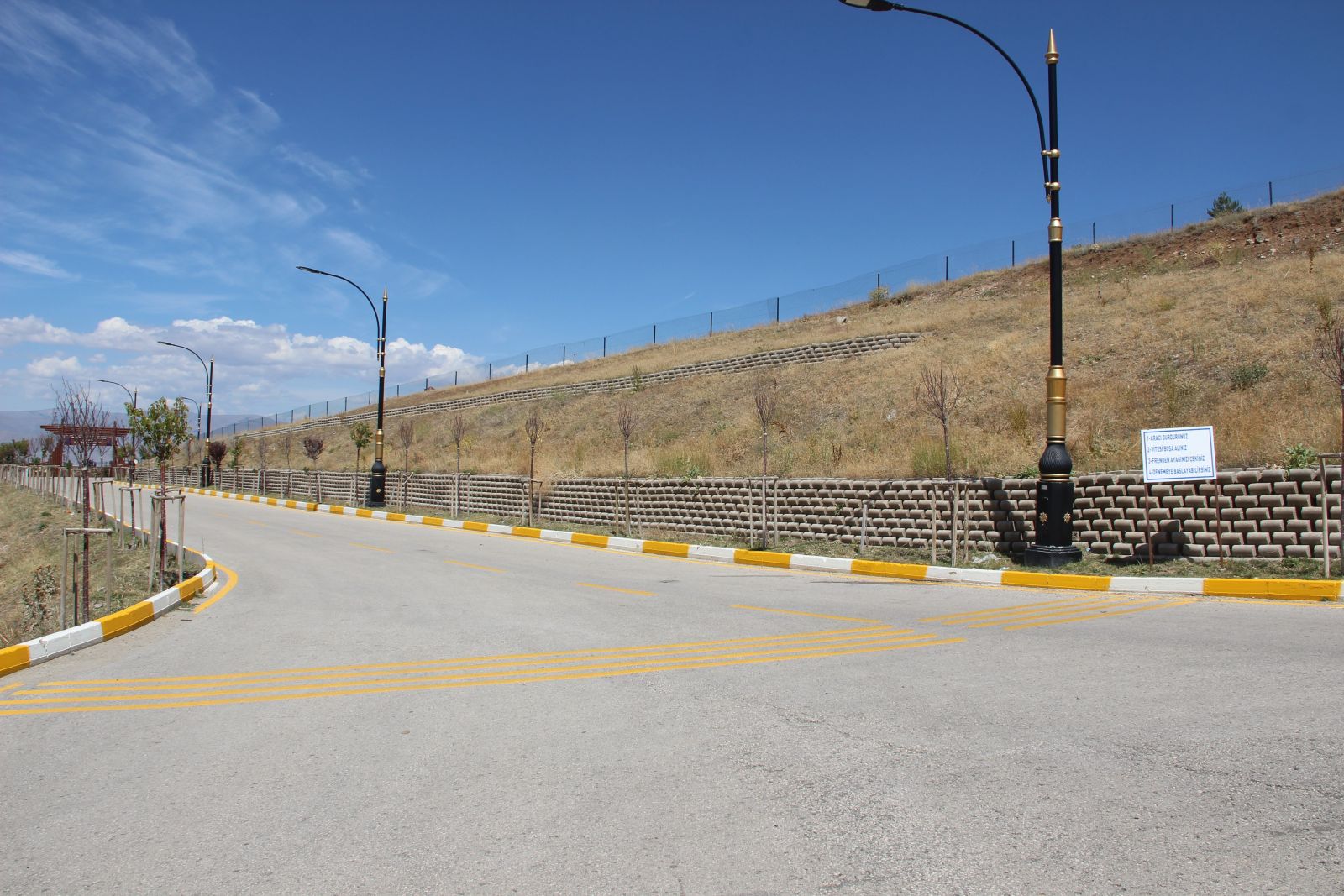 Erzurum'daki 'gizemli yol' büyük ilgi görüyor