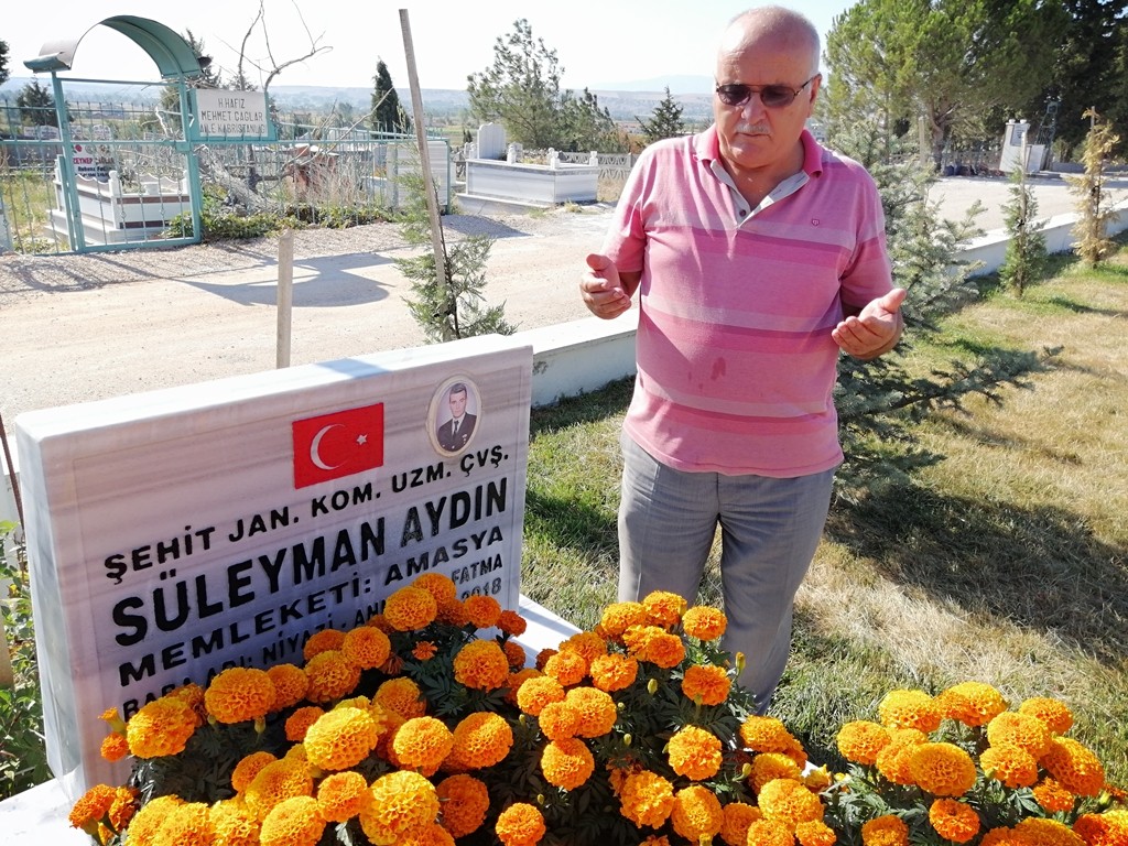 Odasını müzeye çevirdi! Şehit oğlunun hatıralarıyla yaşıyor