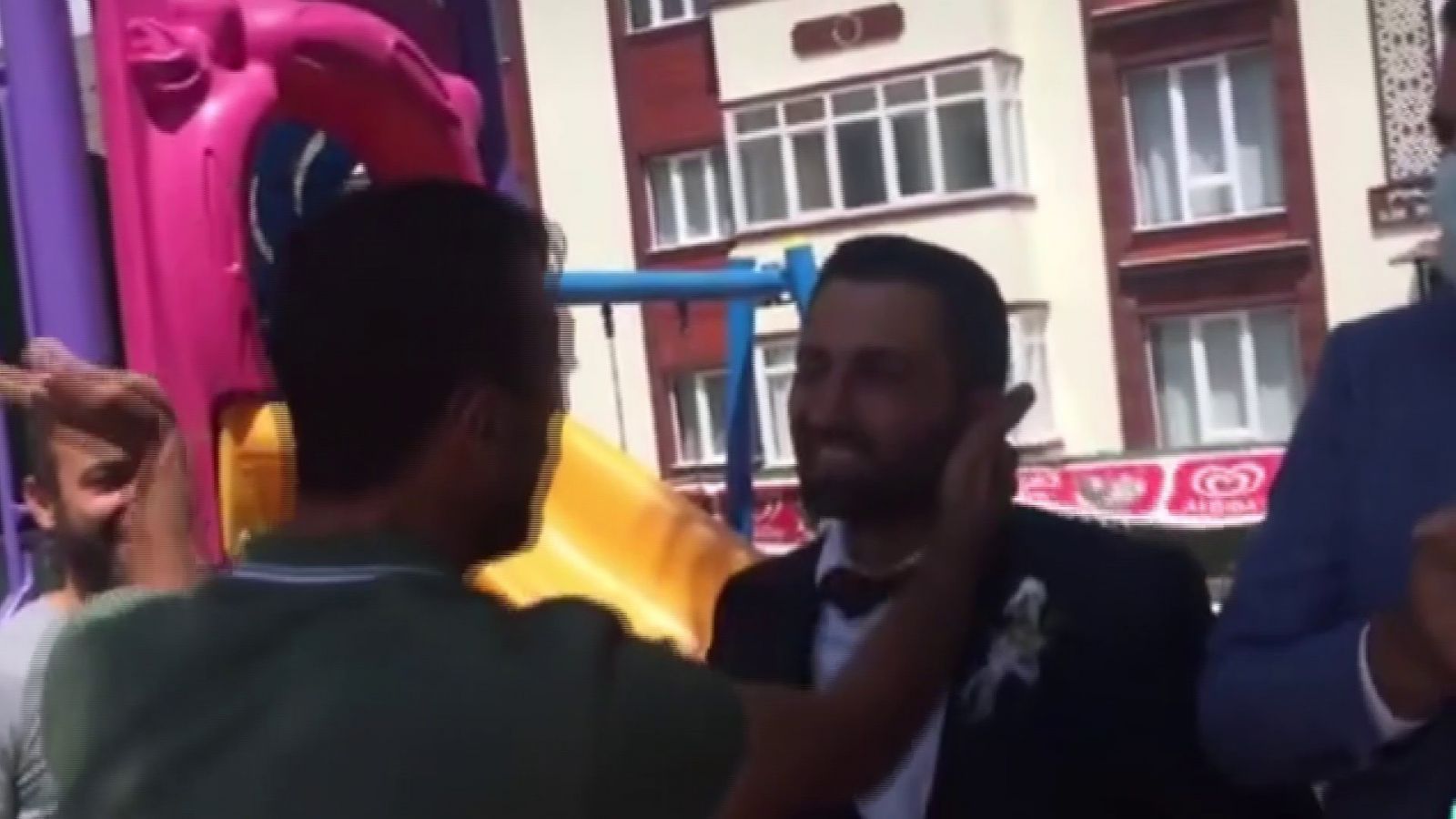 Damatları dayak yemekten pandemi de kurtaramadı