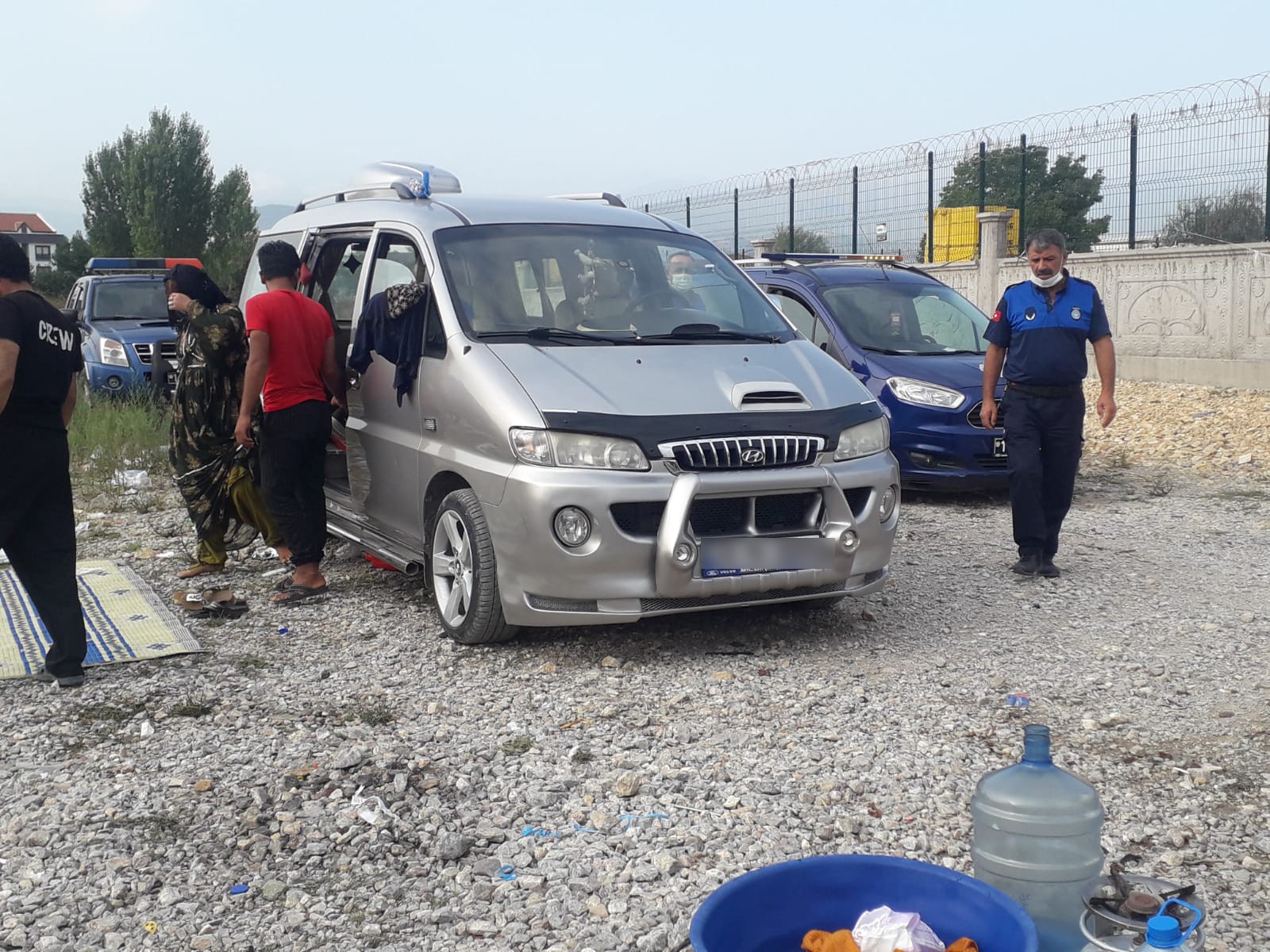 Lüks araçlı dilencilere mıntıka temizliği yaptırıldı