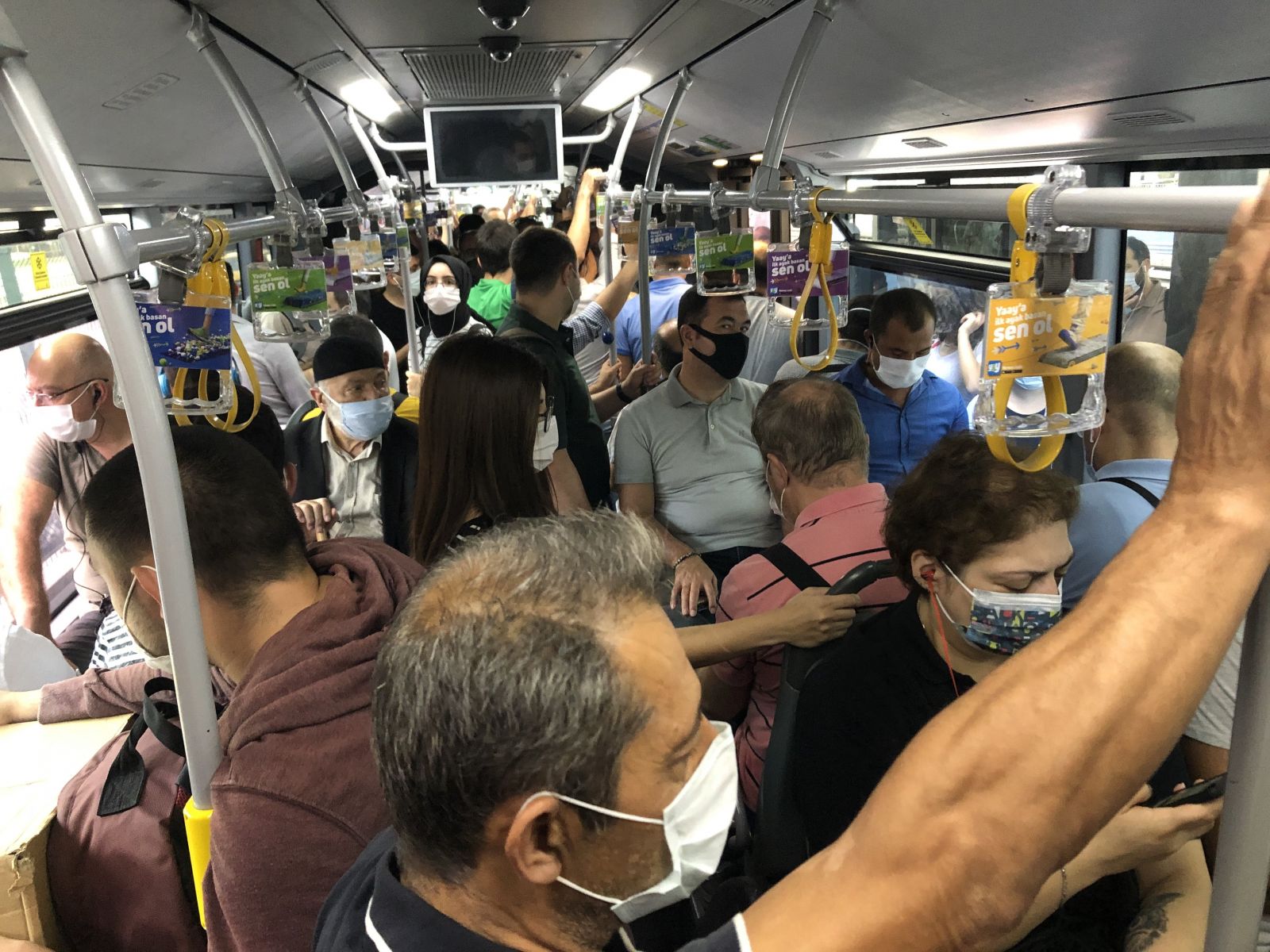 İstanbul’da toplu taşımada tıka basa yoğunluk