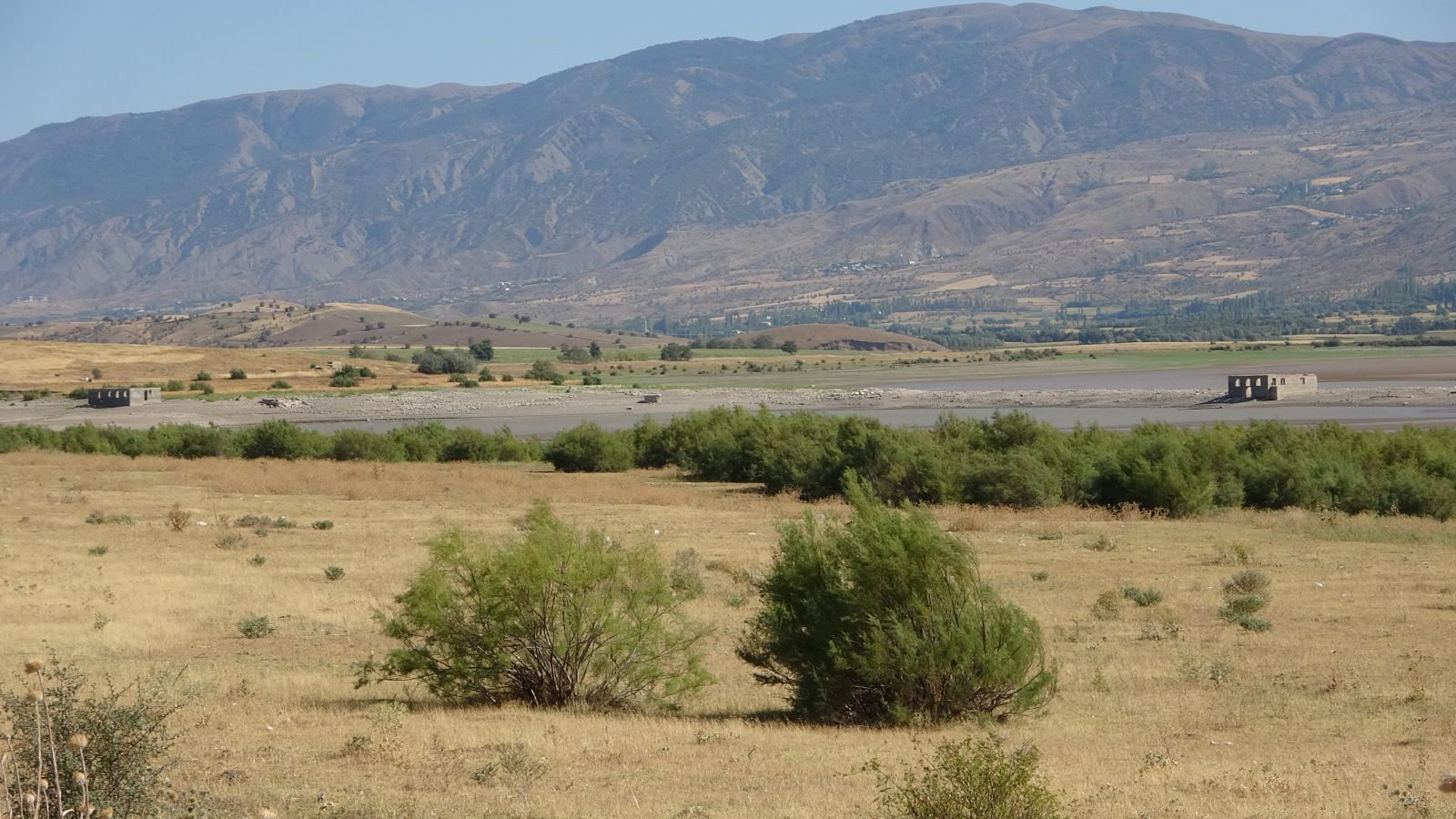 Sular altında kalmıştı, yeniden ortaya çıktı