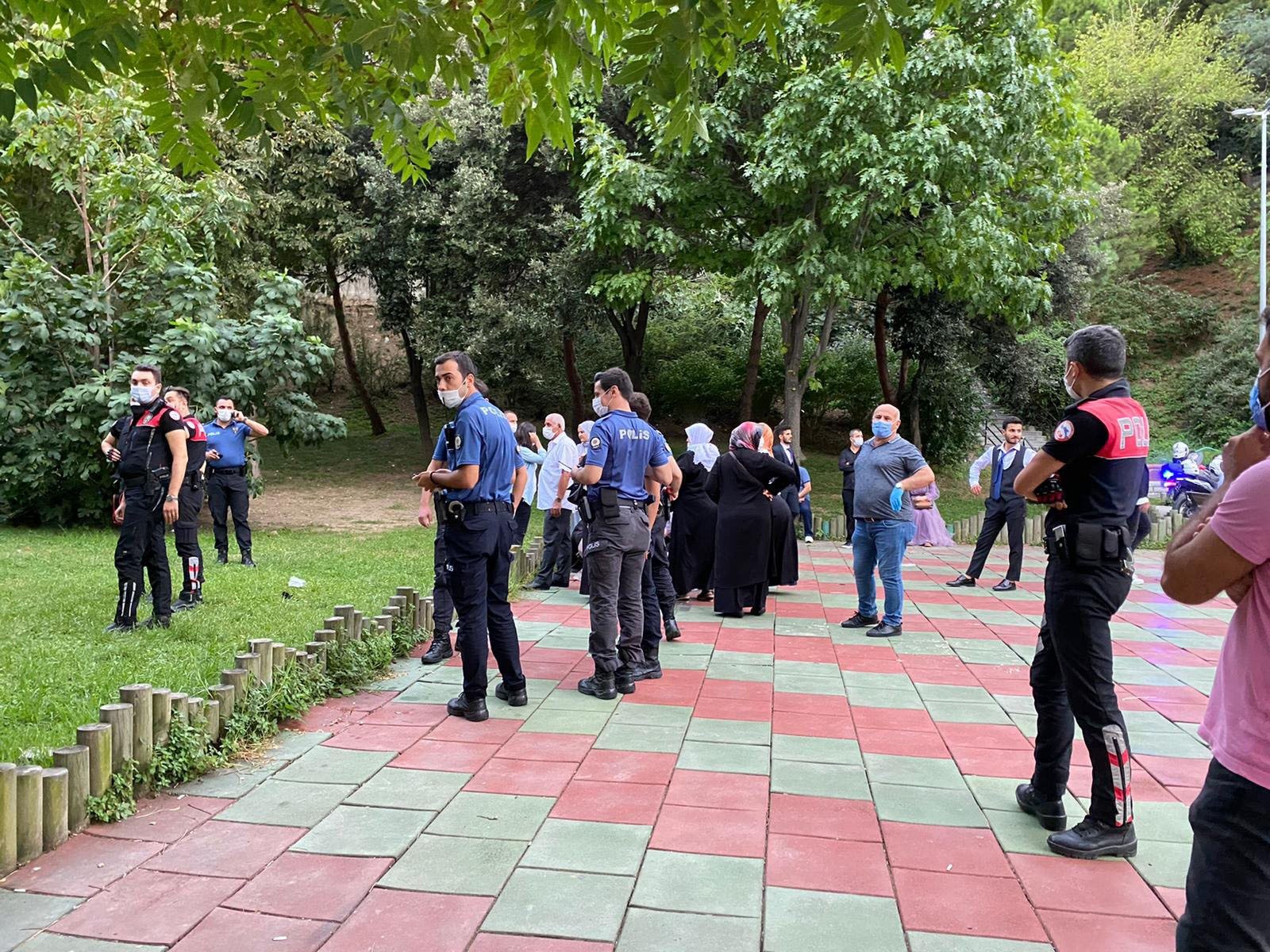 Nikahta arbede çıktı, gelin fenalaştı