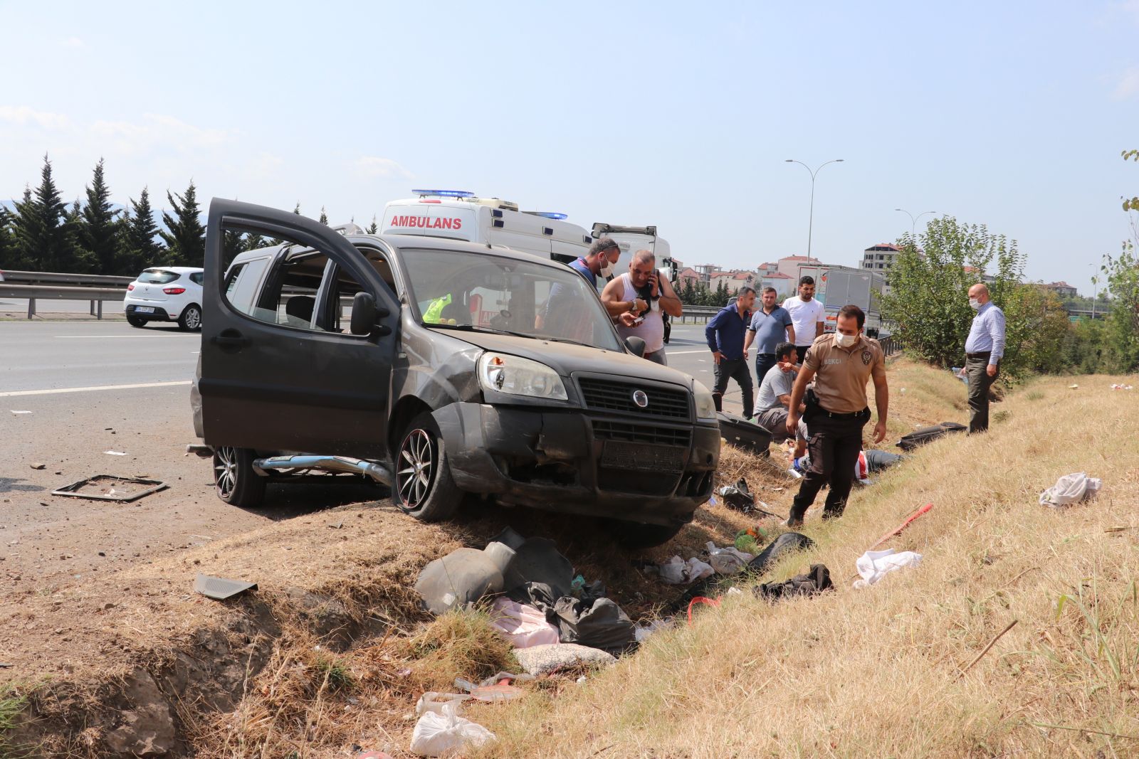 TEM Otoyolu’nda can pazarı: 2’si çocuk 6 yaralı