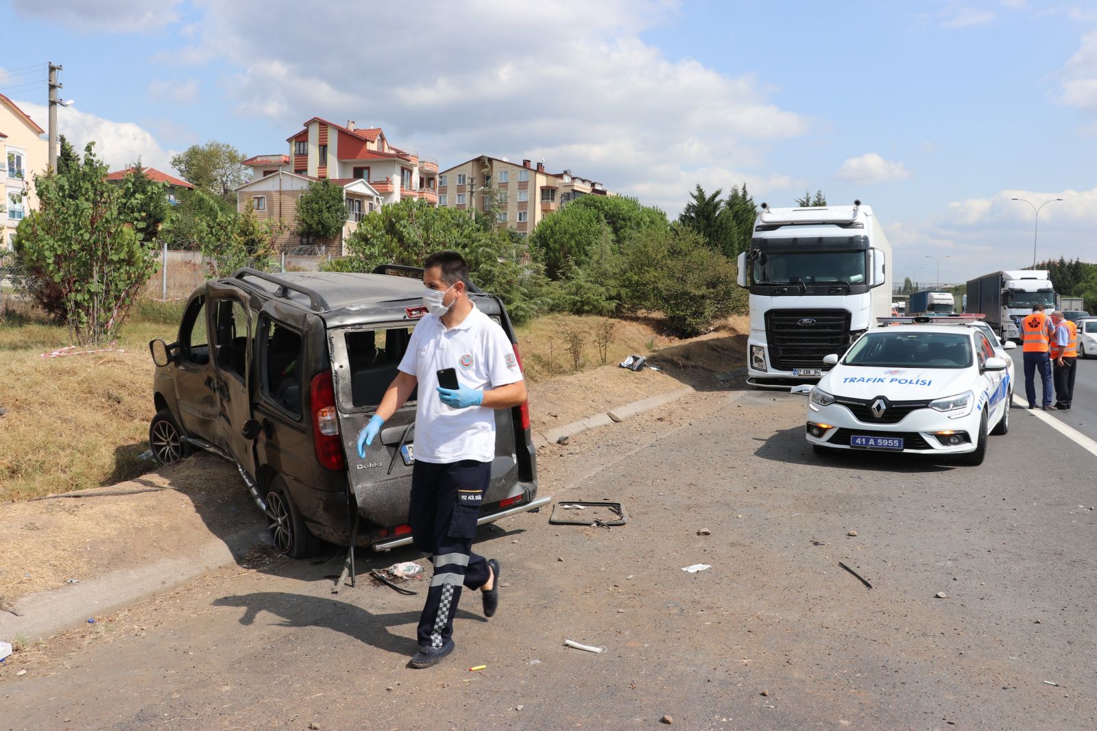 TEM Otoyolu’nda can pazarı: 2’si çocuk 6 yaralı