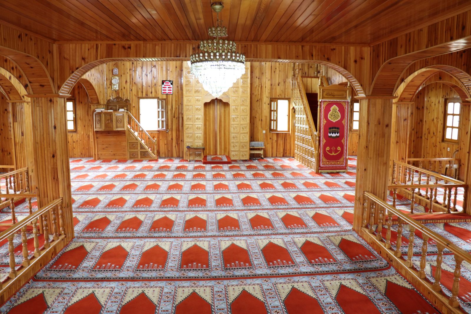 200 yıllık çivisiz cami zamana direniyor