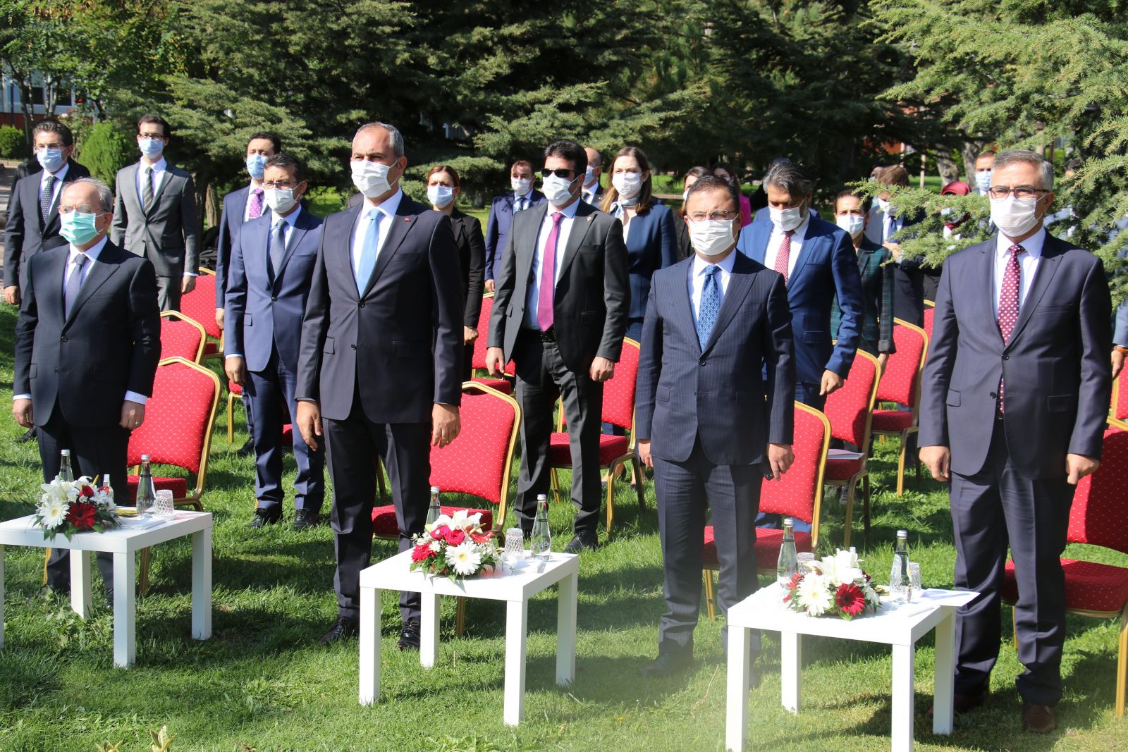 Adalet Bakanı Gül: Kimsenin mahkemeleri etkilemeye, tesir altına almaya hakkı ve yetkisi yoktur