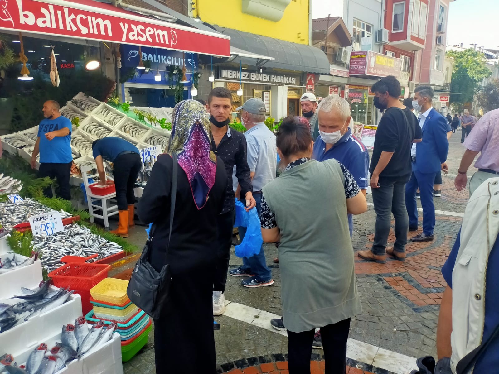 Balık pazarında palamut bolluğu: Tanesi 10 liraya düştü