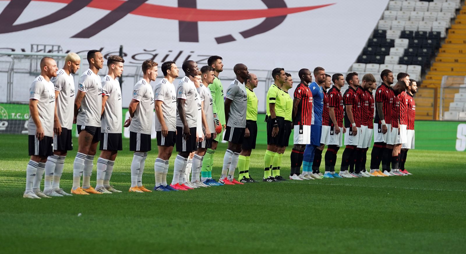 Beşiktaş evinde Gençlerbirliği'ne 1-0 mağlup oldu
