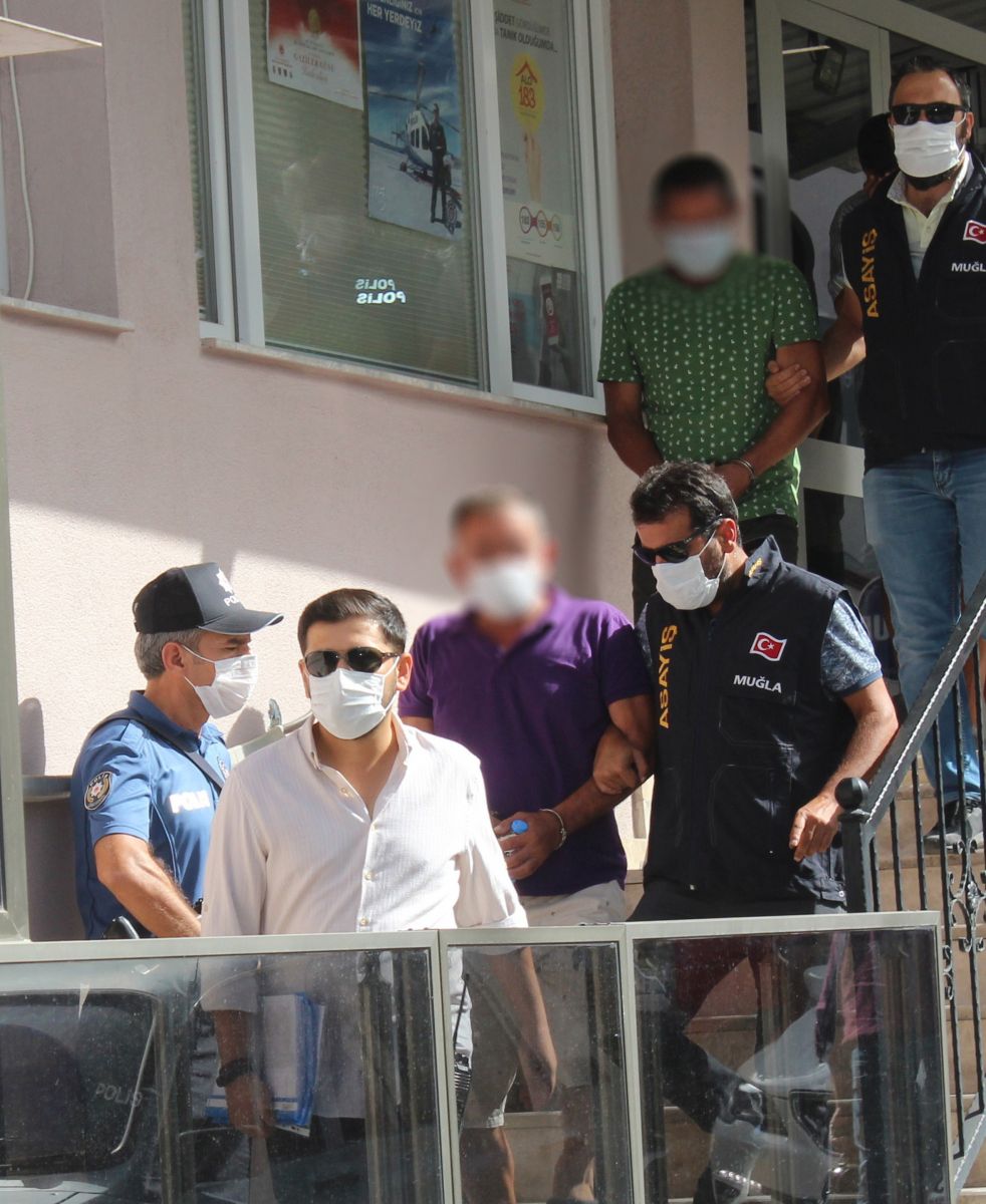 Kafatası cinayeti şüphelileri adliyeye sevk edildi Kafatası cinayeti şüphelileri adliyeye sevk edildi