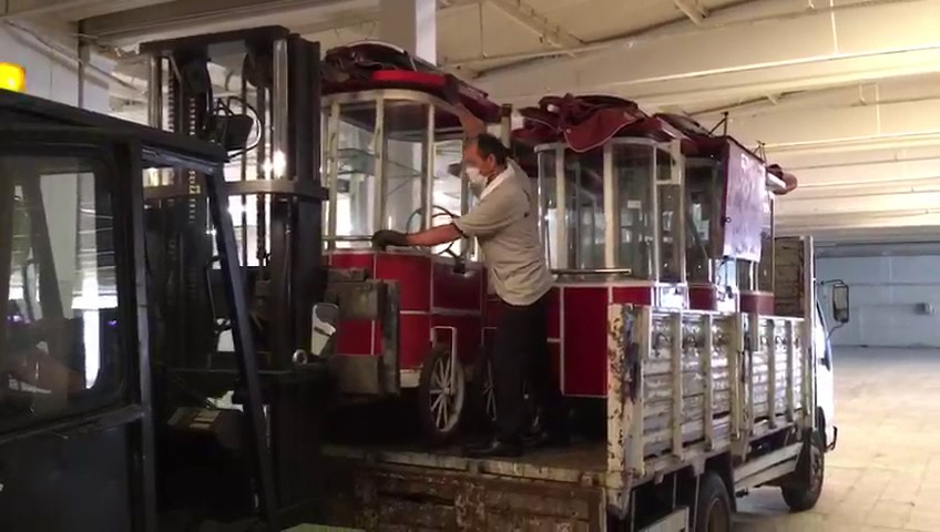 Taksim’de İBB’den gece yarısı “tezgah” operasyonu